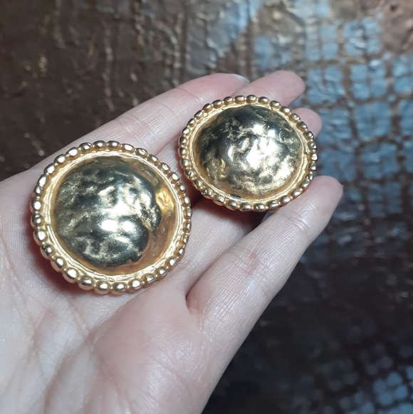 Vintage Goldtone Clip On Statement Earrings - Picture 9 of 14
